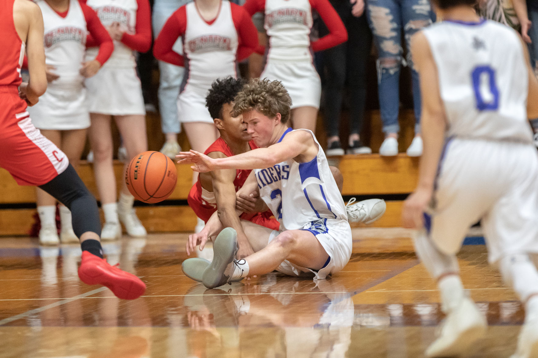 Stevens 52, Central 51